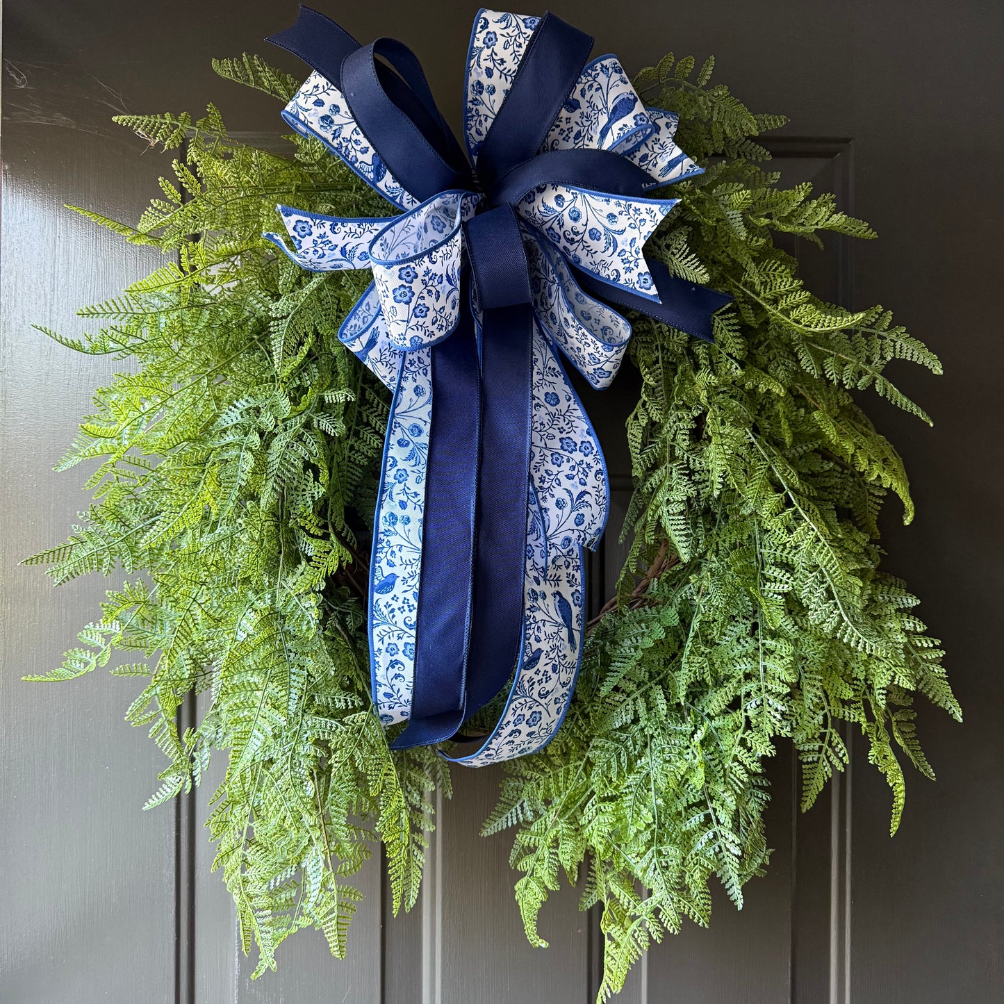 Signature Fern Wreath – Real-Touch Waterproof Year-Round Greenery (24x28)